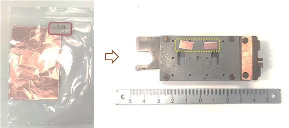 图7. 铜箔负极集流体样品（左图）及样品台装载图（右图）